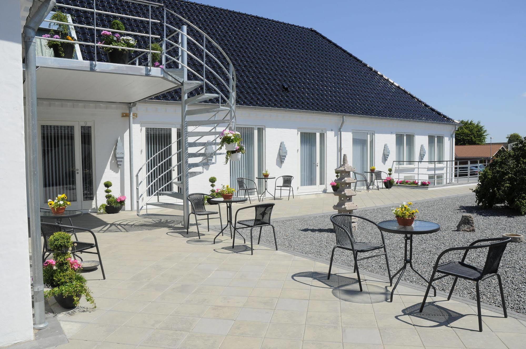 Hotel Coco Aps Эсбьерг Экстерьер фото